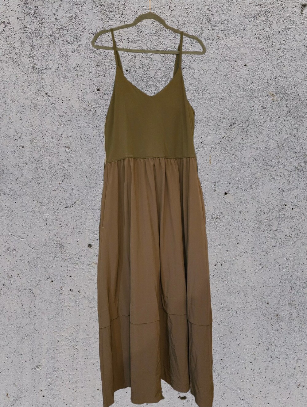 Athleta Elation V-Neck Hybrid Dress L Aspen
